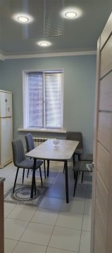 2-к квартира, 1/2 эт., 48м²