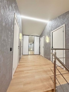 Дом 136м², участок 10 сот.